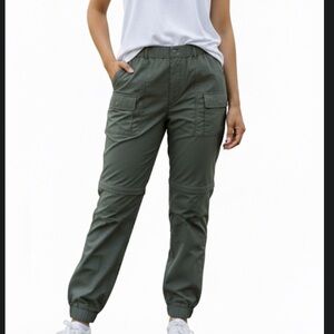 Women's Olive Convertible Pants into shorts zipper around the leg size XL